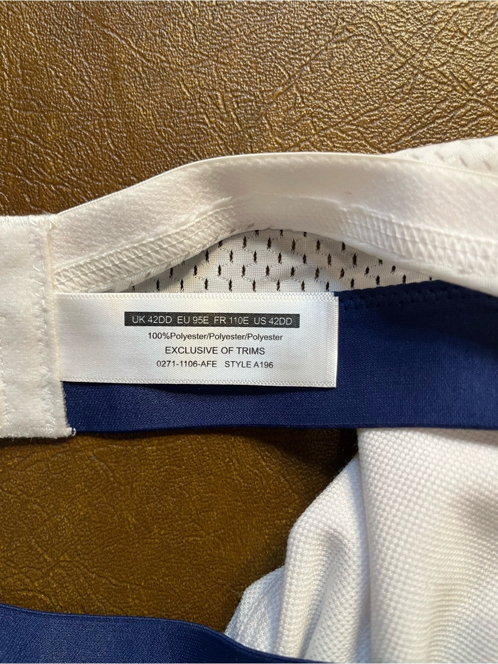 White & Navy Supportive Wireless Sports Bra by Sryokan Size 42DD NWT - Picture 5 of 6